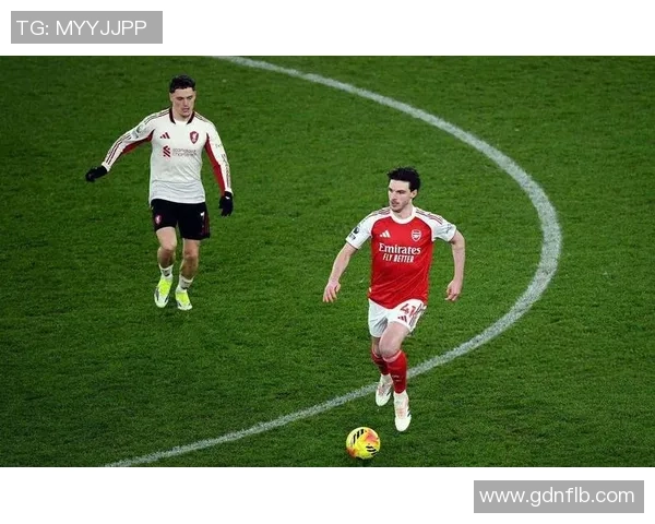 欧联杯精彩逆转利物浦战胜里昂引发全场狂欢的历史冷门瞬间