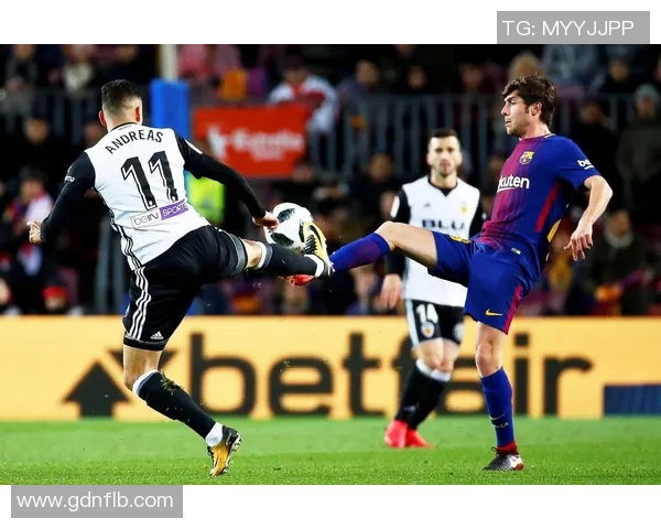 国王杯激战波尔图与巴萨鏖战至平局绝杀瞬间引发全场沸腾 国王杯激战波尔图与巴萨鏖战至平局绝杀瞬间引发全场沸腾