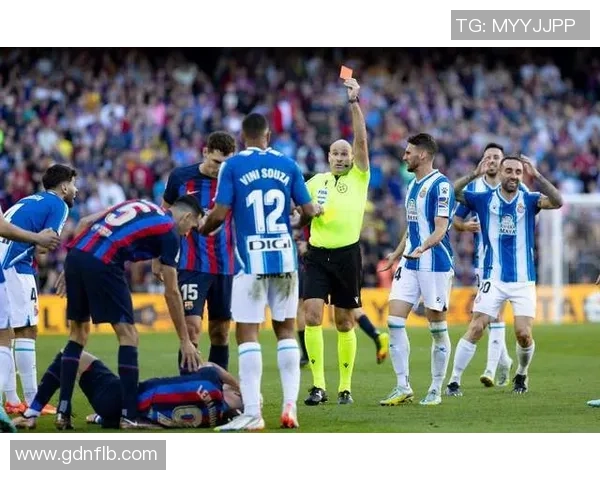 西甲经典对决AC米兰与巴萨激战成平局红牌事件引发全场热议 西甲经典对决AC米兰与巴萨激战成平局红牌事件引发全场热议