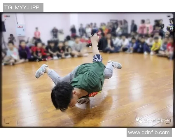 重庆街舞队的反击策略与战术解析:街舞战斗的艺术与技巧 重庆街舞队的反击策略与战术解析:街舞战斗的艺术与技巧