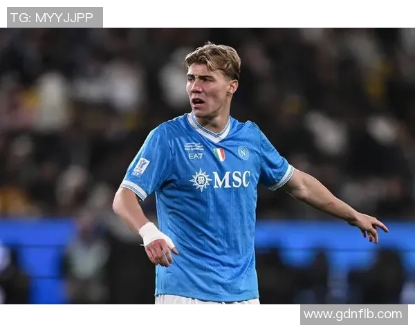 西甲激战：那不勒斯与曼联1-1平点球大战引发全场热潮赛后分析