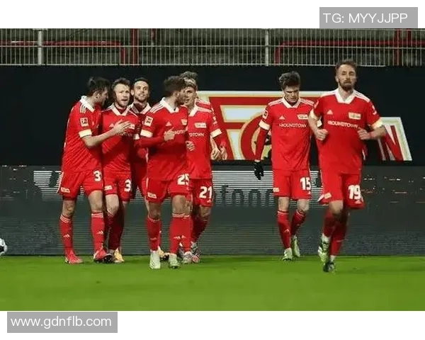 西甲激战巴黎圣日耳曼险胜切尔西引发转会风波与球迷热议 西甲激战巴黎圣日耳曼险胜切尔西引发转会风波与球迷热议