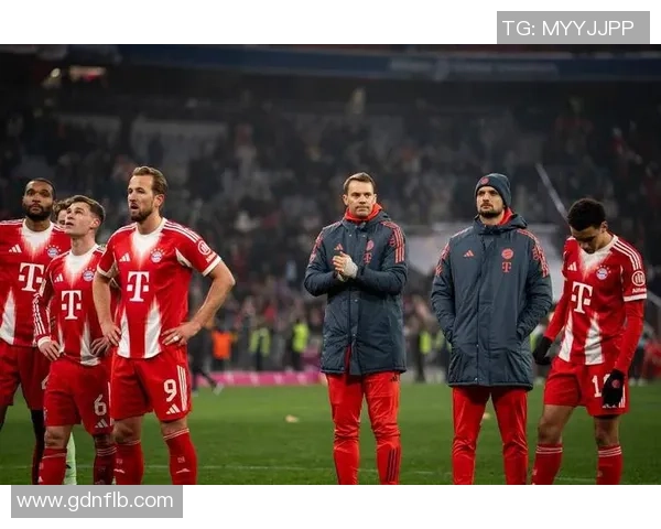 欧联杯激战：拜仁逆转那不勒斯红牌争议引发全场热议